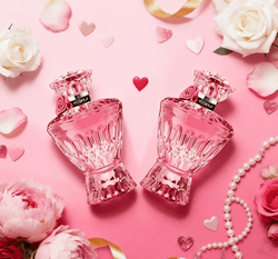 Perfume with persimmon and bergamot